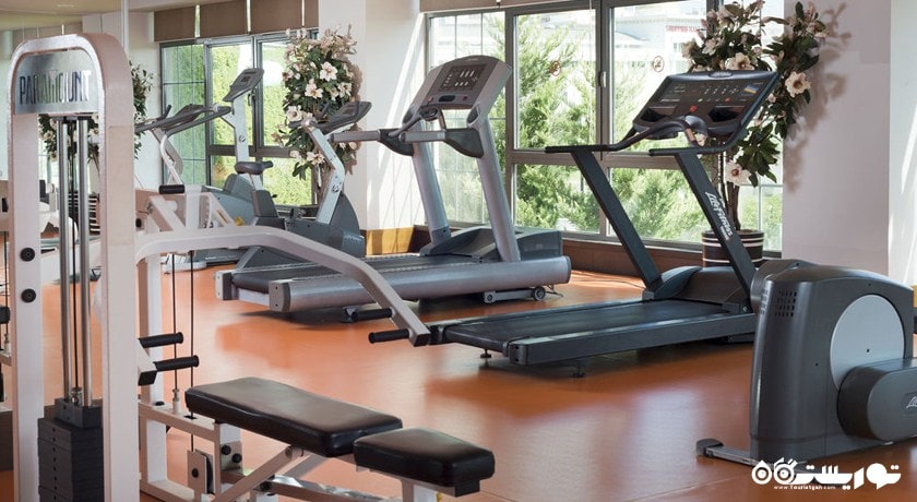 نمایی از سالن بدنسازی هتل